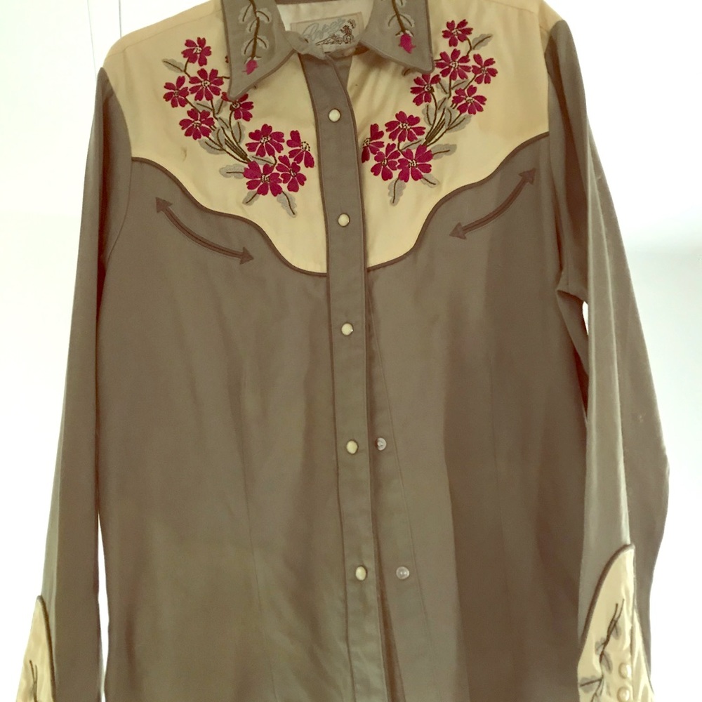 Lovely vintage ladies Western show shirt